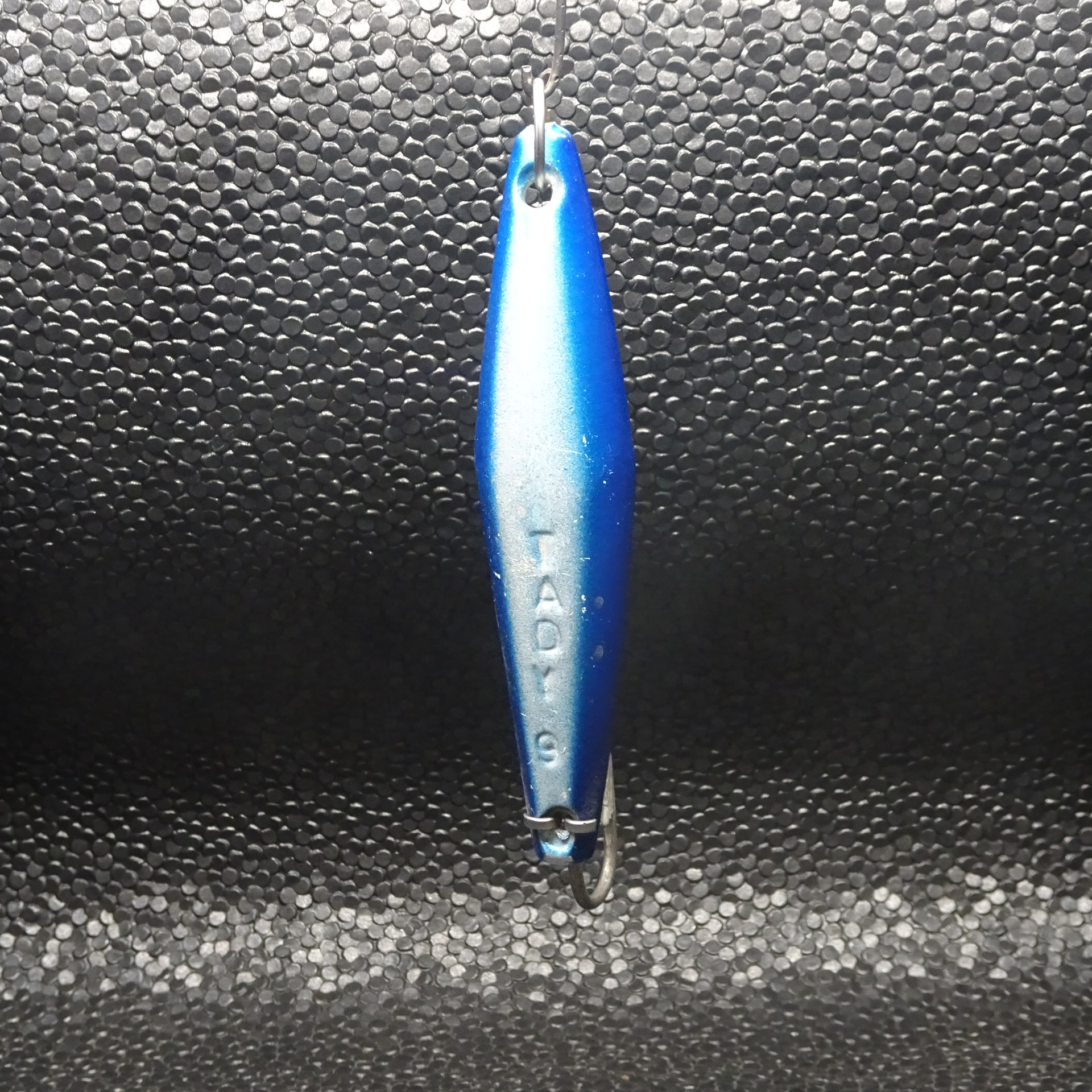 Tady - 9 - Blue/White - Fixed Hook