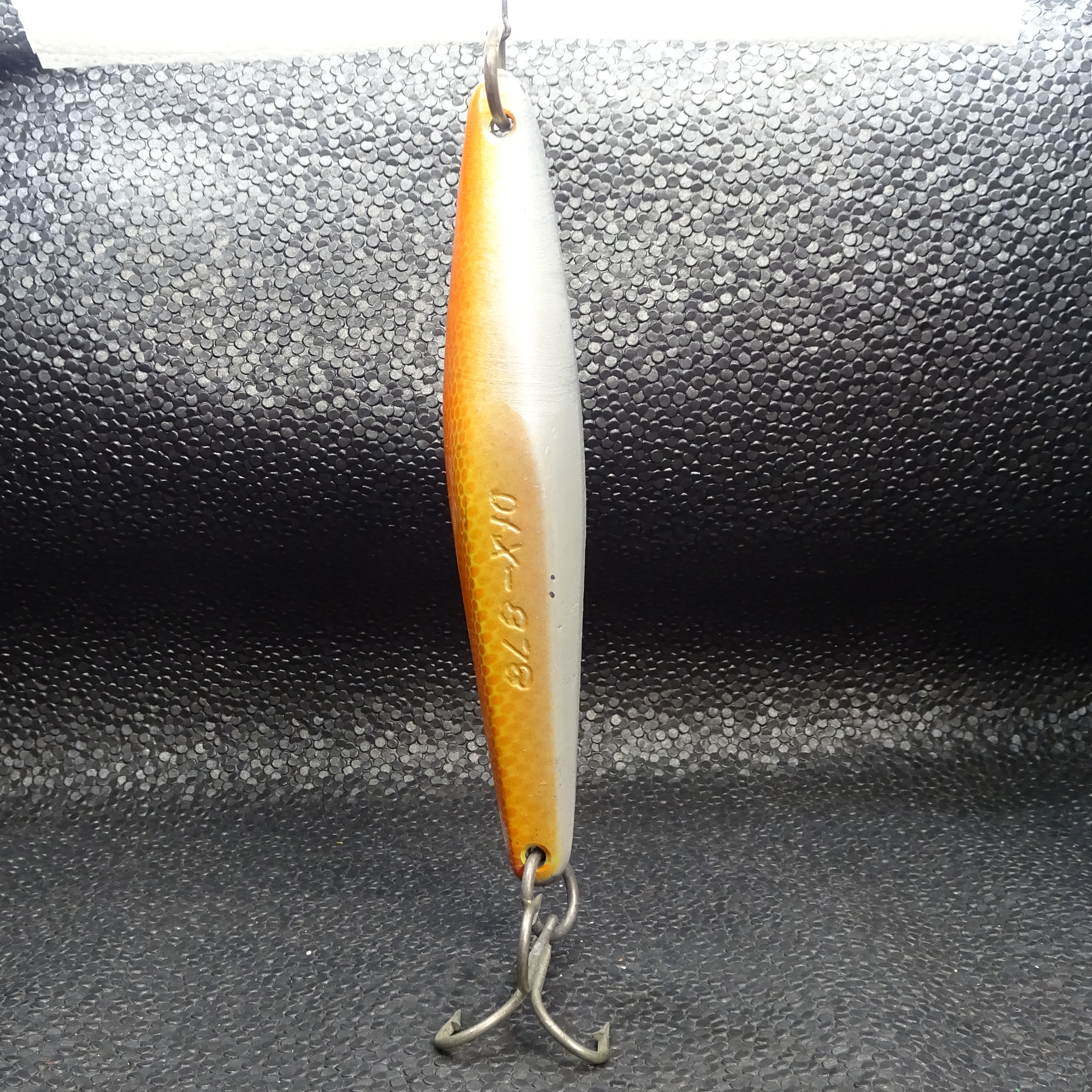 DIX - 878 - Orange Scale/White